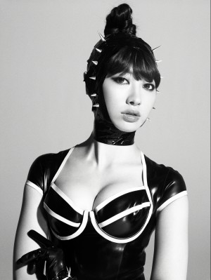 モードでエッジーなAKB48が原宿に登場！小嶋陽菜