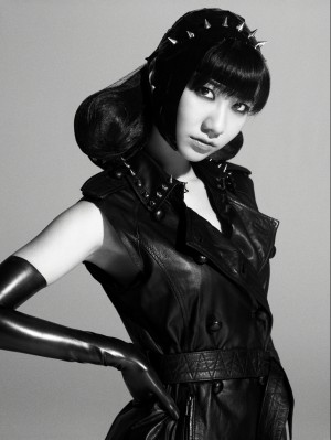 モードでエッジーなAKB48が原宿に登場！柏木由紀