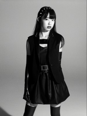 モードでエッジーなAKB48が原宿に登場！宮脇咲良