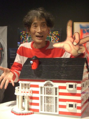 レゴで再現された自宅に大満足の楳図かずお