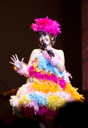 松本伊代　30周年ライブ「伊代は今日、16だから～」と熱唱