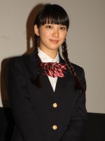 武井咲と松坂桃李が 仲良く手をつないで登壇 映画 今日 恋をはじめます 舞台挨拶 12年11月8日 映画 ニュース クランクイン 武井咲と松坂桃李が 仲良く手をつないで登壇 映画 今日 恋をはじめます 舞台挨拶 12年11月8日 映画 ニュース クランクイン