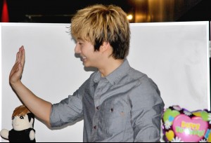 キム・ヒョンジュン（SS501 マンネ）ハイタッチ会の様子