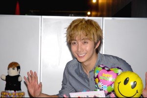 キム・ヒョンジュン（SS501 マンネ）ハイタッチ会の様子