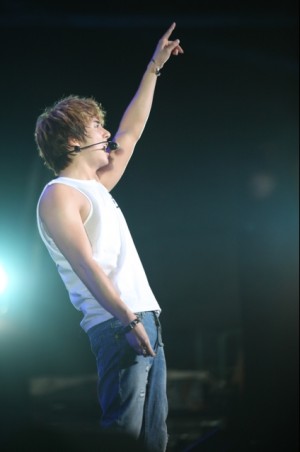 キム・ヒョンジュン（SS501・マンネ）ライブの様子