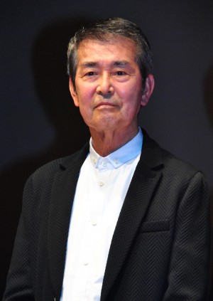 「悪党」完成披露試写会に登場した、渡哲也