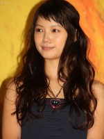 向井理が宮崎あおいを後ろからギュッ きいろいゾウ イエローカーペット 12年12月11日 映画 ニュース クランクイン 向井理が宮崎あおいを後ろからギュッ きいろいゾウ イエローカーペット 12年12月11日 映画 ニュース クランクイン