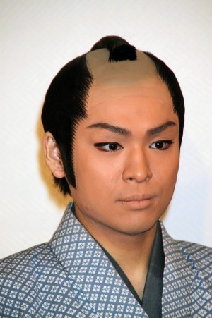 石橋直也、「助太刀屋助六 外伝」囲み取材の様子