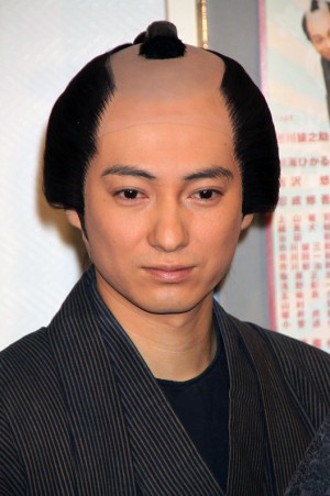 忍成修吾、「助太刀屋助六 外伝」囲み取材の様子