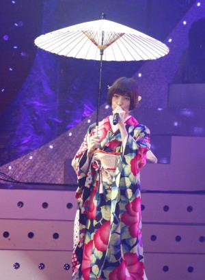 篠田が着物で「無人駅」を熱唱　第2回 AKB48紅白対抗歌合戦