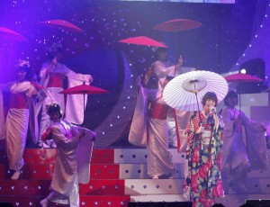 篠田が着物で「無人駅」を熱唱　第2回 AKB48紅白対抗歌合戦