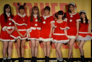 Berryz工房がサンタの衣装でイベントに登場