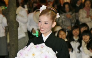 宝塚歌劇団卒業パレードに登場した、舞羽美海