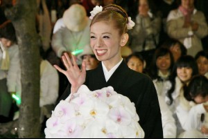 宝塚歌劇団卒業パレードに登場した、舞羽美海