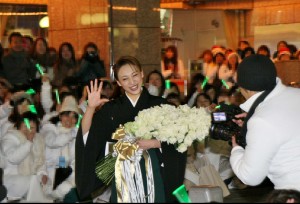 宝塚歌劇団卒業パレードに登場した、音月桂