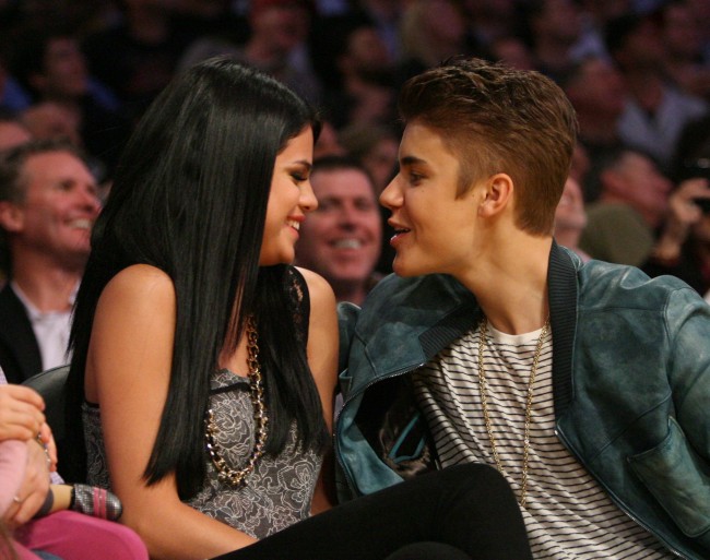 ジャスティン ビーバー セレーナ ゴメスの復縁にファン大激怒 13年1月2日 セレブ ゴシップ ニュース クランクイン