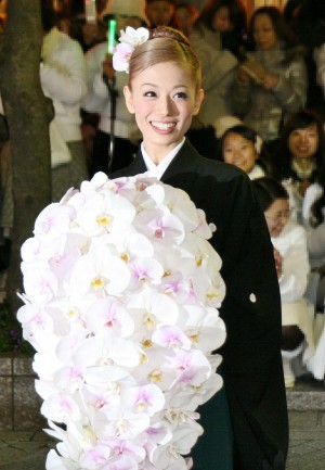 宝塚歌劇団卒業パレードに登場した、舞羽美海