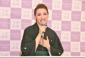 宝塚歌劇団、退団記者会見に出席した音月桂