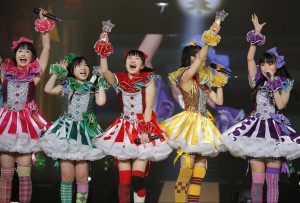 ももクロがクリスマスライブで来春アリーナ級ツアー開催発表