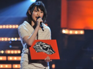 レコード大賞・最優秀新人賞を受賞した家入レオ