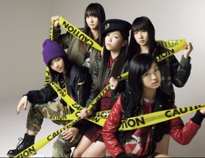 大阪城公園でのストリートライブで注目を集めていたダンスボーカルユニット「Dancing Dolls」