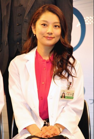 フジテレビ系新ドラマ「ラストホープ」制作発表会見に出席した、小池栄子