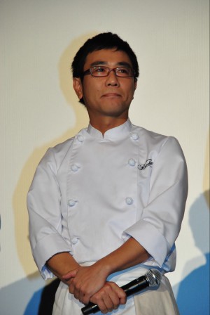 フジテレビ系ドラマ「dinner」記者会見に参加した八嶋智人