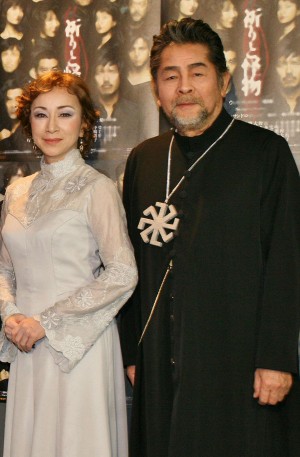 「祈りと怪物～ウィルヴィルの三姉妹～」蜷川バージョンの囲み取材に出席した、原田美枝子、古谷一行