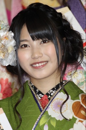 新成人となり華やかな晴れ着を披露したAKB48横山由依