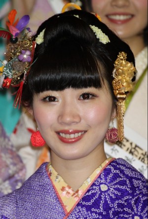 新成人となり華やかな晴れ着を披露したAKB48田名部生来