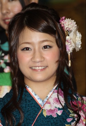 新成人となり華やかな晴れ着を披露したAKB48大場美奈