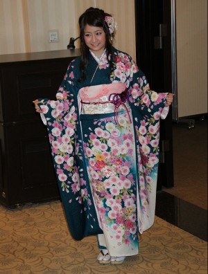 新成人となり華やかな晴れ着を披露したAKB48大場美奈