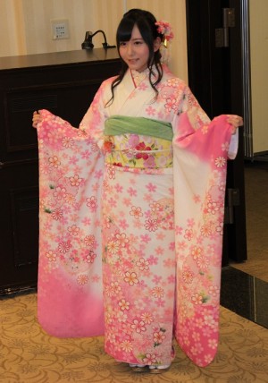 新成人となり華やかな晴れ着を披露したAKB48島田晴香
