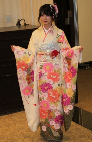 新成人となり華やかな晴れ着を披露したSKE48小木曽汐莉