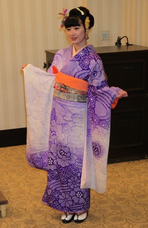 新成人となり華やかな晴れ着を披露したAKB48田名部生来