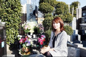 ドラマスペシャル「女優 麗子 炎のように」（仮）クランクイン前に、大原麗子の墓を訪れた内山理名