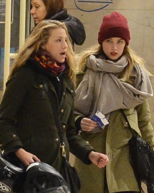 ジョニーから美女モデルにあっさりお乗り換え！