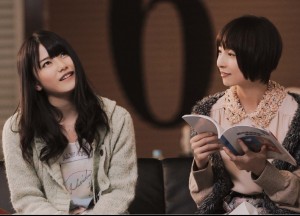 資格取得勉強中の横山に、篠田が抜き打ちの学習チェック！