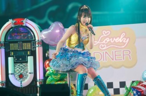 圧巻のライブパフォーマンスを行った水樹奈々