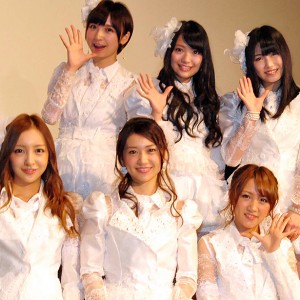 舞台挨拶に登場したAKBメンバー