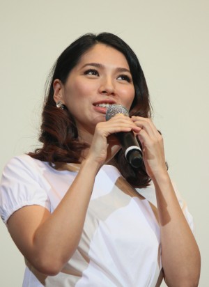 野波麻帆