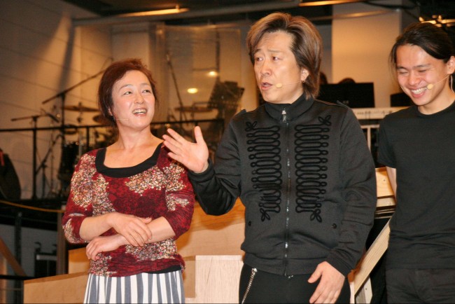 「ロックオペラ　モーツァルト」公開稽古　左からキムラ緑子、高橋ジョージ、中川晃教