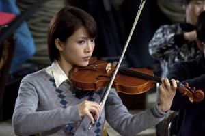 釈由美子　「リトル・マエストラ」場面写真