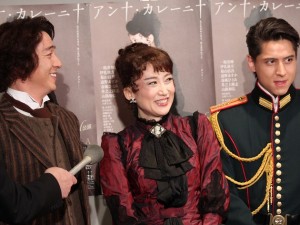 取材に応じる一路、葛山、伊礼の3人