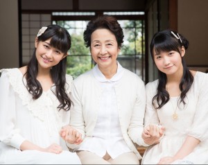 スマイレージ和田＆モー娘。鞘師のユニット楽曲に細川護煕元首相・夫人が参加！