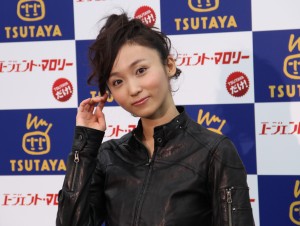 コスプレ吉木りさ、全身レザー姿をお披露目