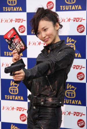 コスプレ吉木りさ、全身レザー姿をお披露目