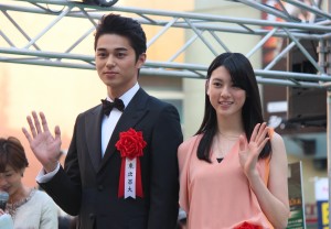 東出昌大、三吉彩花