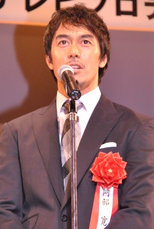 エランドール賞にて花束ゲストとして登場した、阿部寛