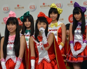 昨年、念願の紅白初出場を果たした「ももいろクローバーZ」（有安杏果：左2番目グリーンのリボン）